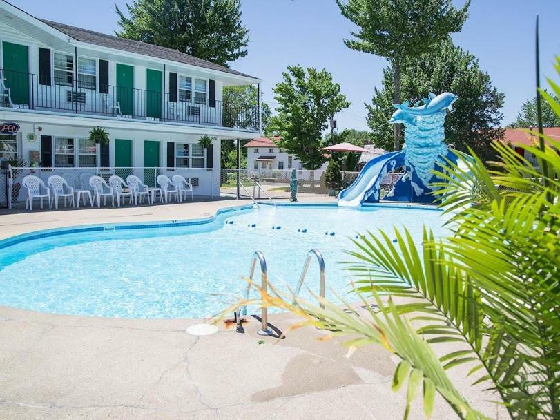 Colonial Motel ウィスコンシン デルズ エクステリア 写真
