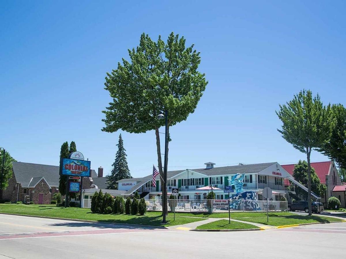 Colonial Motel ウィスコンシン デルズ エクステリア 写真